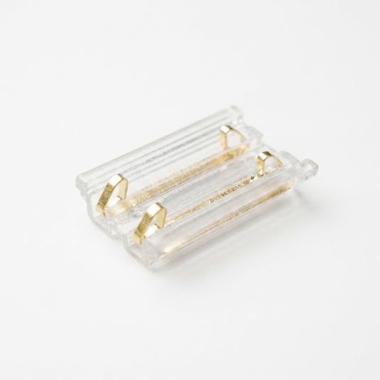 Front of the in-line connector with its copper contacts