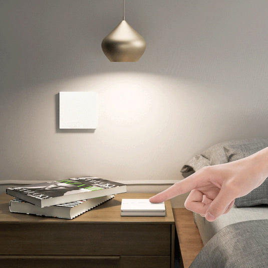 Kinetic switch by a bed